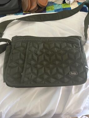lug Quilted Messenger Bag - Olive
Wings